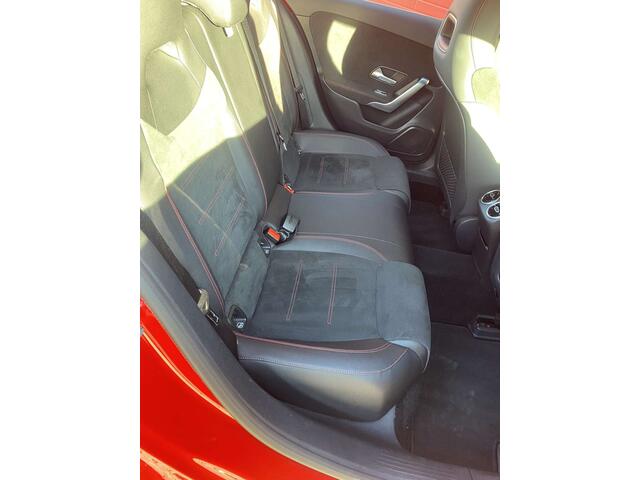 Mercedes-Benz A-Klasse 180 d 7G-DCT AMG Line + Widescreen , 19 et garantie