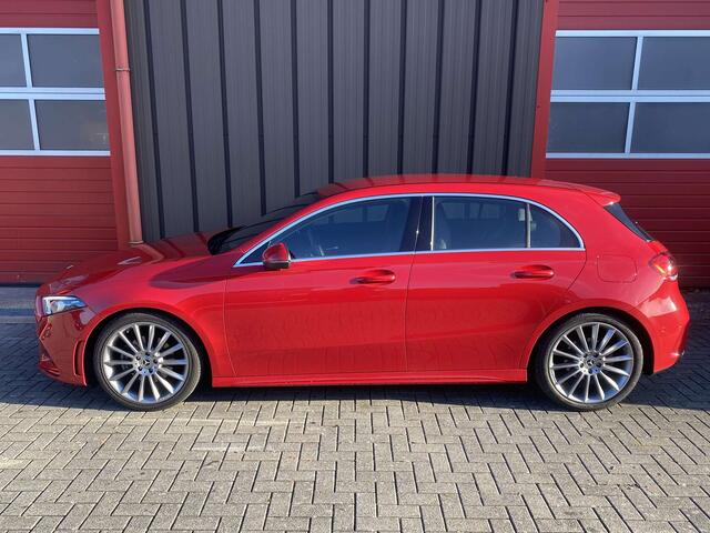 Mercedes-Benz A-Klasse 180 d 7G-DCT AMG Line + Widescreen , 19 et garantie