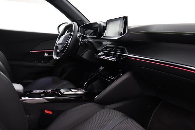 Peugeot 2008 PU-GT 1.2 PURETECH EAT8 GT 1.2 PURETECH  EAT8 + A/T + GPS + CARPLAY + HALF-LEDER + CAMERA + PDC + CRUISE + ALU 17