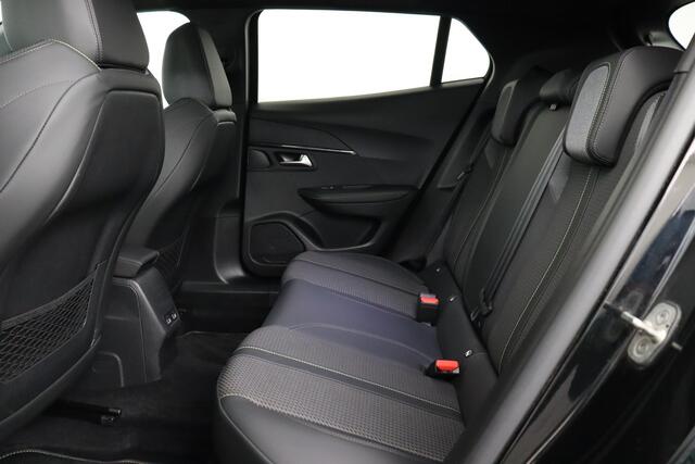 Peugeot 2008 PU-GT 1.2 PURETECH EAT8 GT 1.2 PURETECH  EAT8 + A/T + GPS + CARPLAY + HALF-LEDER + CAMERA + PDC + CRUISE + ALU 17