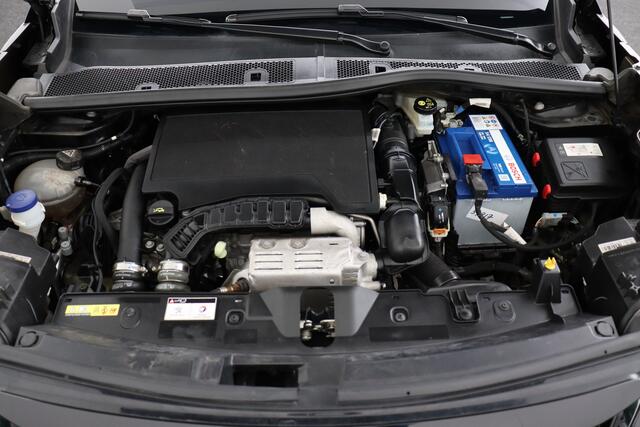 Peugeot 2008 PU-GT 1.2 PURETECH EAT8 GT 1.2 PURETECH  EAT8 + A/T + GPS + CARPLAY + HALF-LEDER + CAMERA + PDC + CRUISE + ALU 17