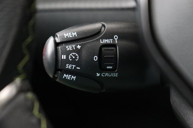 Peugeot 2008 PU-GT 1.2 PURETECH EAT8 GT 1.2 PURETECH  EAT8 + A/T + GPS + CARPLAY + HALF-LEDER + CAMERA + PDC + CRUISE + ALU 17
