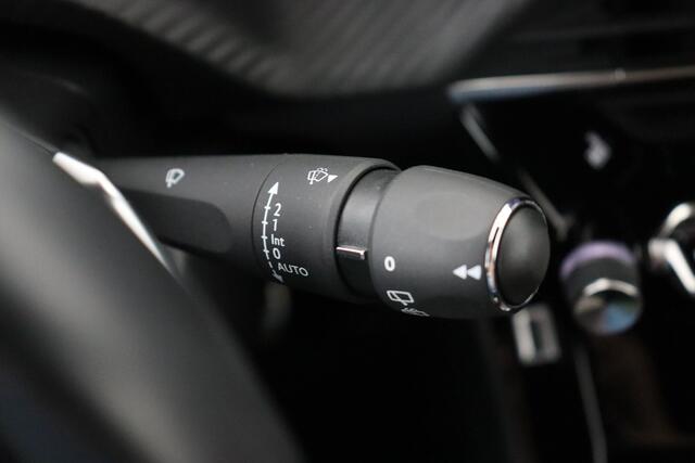 Peugeot 2008 PU-GT 1.2 PURETECH EAT8 GT 1.2 PURETECH  EAT8 + A/T + GPS + CARPLAY + HALF-LEDER + CAMERA + PDC + CRUISE + ALU 17