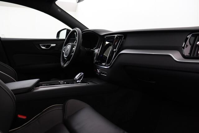 Volvo S60 PU-2.0B5 AWD GEARTRONIC 2.0 B5 AWD GEARTRONIC + GPS + CAMERA + HALF-LEDER + PANO DAK + CRUISE + ALU 19