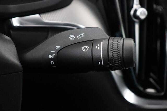 Volvo S60 PU-2.0B5 AWD GEARTRONIC 2.0 B5 AWD GEARTRONIC + GPS + CAMERA + HALF-LEDER + PANO DAK + CRUISE + ALU 19