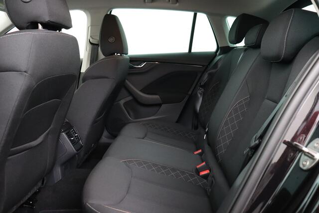 Skoda Scala PU-1.0 TSI DSG PU-1.0 TSI DSG + A/T + CARPLAY + PDC + ALU