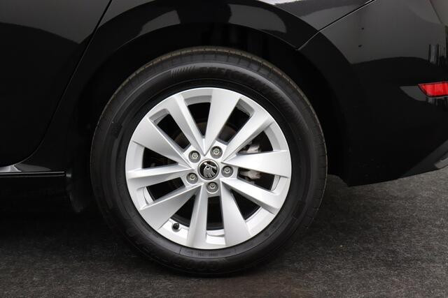 Skoda Scala PU-1.0 TSI DSG PU-1.0 TSI DSG + A/T + CARPLAY + PDC + ALU