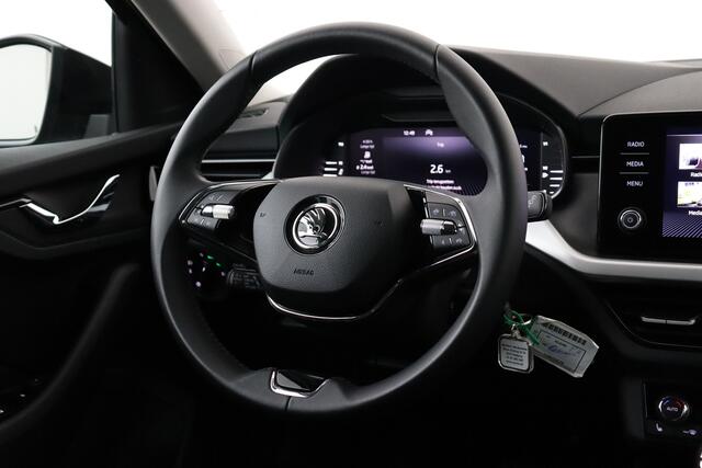 Skoda Scala PU-1.0 TSI DSG PU-1.0 TSI DSG + A/T + CARPLAY + PDC + ALU