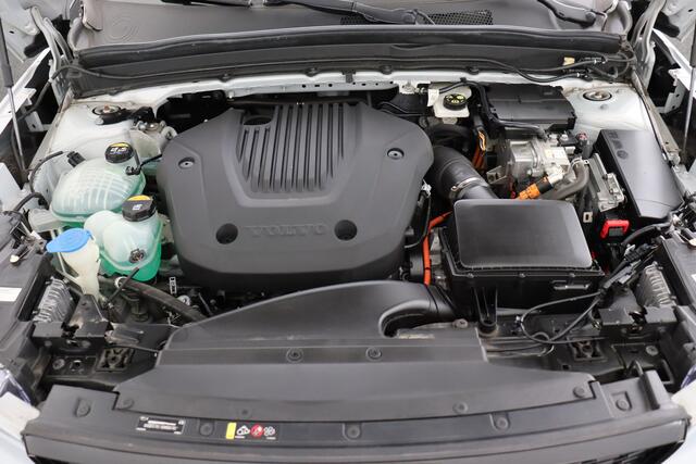 Volvo XC40 PU- R-Design 1.5T4 RECHARGE GEARTRONIC R-DESIGN 1.5 T4 RECHARGE GEARTRONIC + GPS + LEDER-ALCANTARA + CAMERA + PDC + CRUISE + PANO DAK + ALU 19