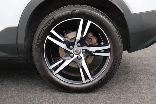 Volvo XC40 PU- R-Design 1.5T4 RECHARGE GEARTRONIC R-DESIGN 1.5 T4 RECHARGE GEARTRONIC + GPS + LEDER-ALCANTARA + CAMERA + PDC + CRUISE + PANO DAK + ALU 19