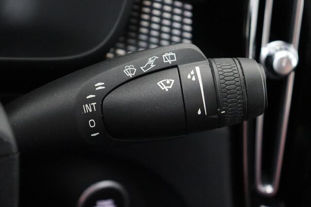 Volvo XC40 PU- R-Design 1.5T4 RECHARGE GEARTRONIC R-DESIGN 1.5 T4 RECHARGE GEARTRONIC + GPS + LEDER-ALCANTARA + CAMERA + PDC + CRUISE + PANO DAK + ALU 19