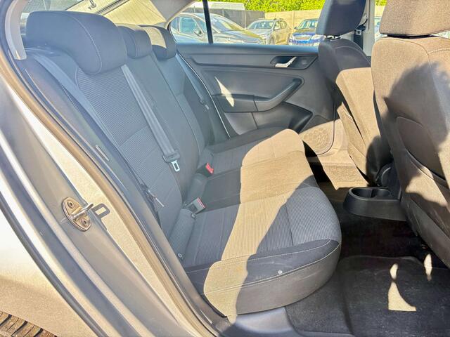 Skoda Rapid Rapid/Spaceback 1.6 CR TDIAIRCOATTACHE REMORQUEBLUETOOTH