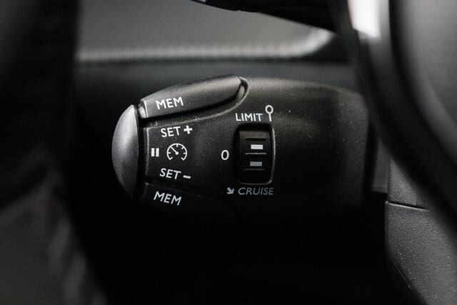 Peugeot 2008 ALLURE 1.2 PURETECH EAT8 ALLURE 1.2 PURETECH EAT8 + A/T + PDC + CRUISE + HALF-LEDER + ALU 17