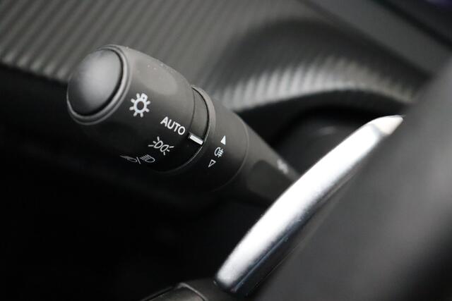 Peugeot 2008 ALLURE 1.2 PURETECH EAT8 ALLURE 1.2 PURETECH EAT8 + A/T + PDC + CRUISE + HALF-LEDER + ALU 17