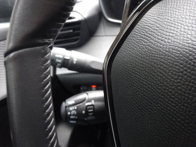 Peugeot 208 12i active pack GPS led lichten