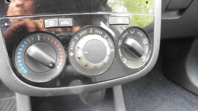 Opel Corsa D 12i16v