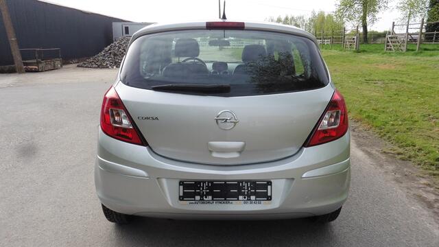 Opel Corsa D 12i16v
