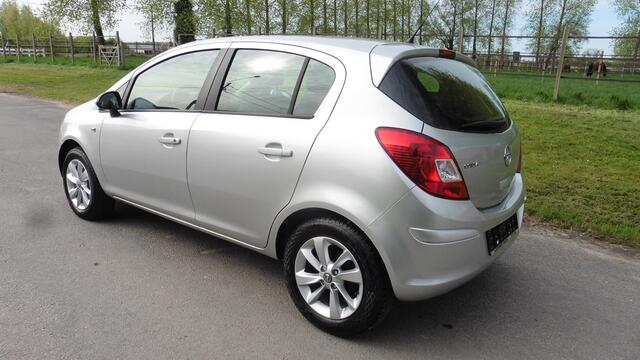 Opel Corsa D 12i16v