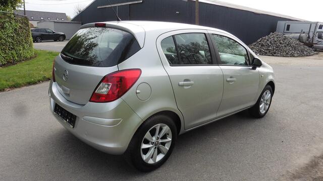 Opel Corsa D 12i16v