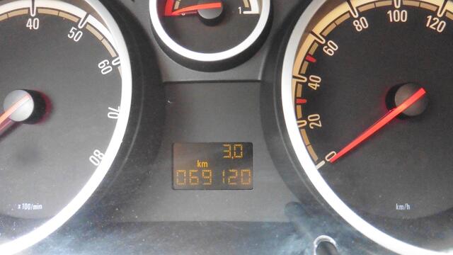 Opel Corsa D 12i16v