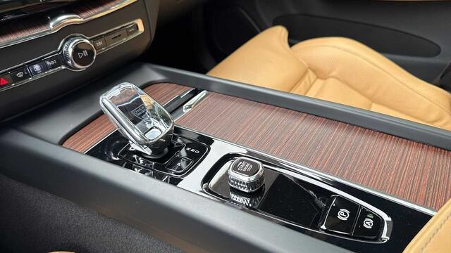 Volvo XC60 Recharge Plus Bright, T6 AWD plug-in hybride 3YEAR WARRANTY