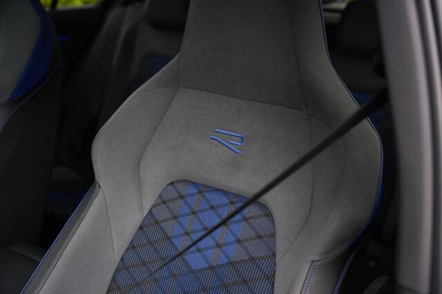 Volkswagen Golf R 2.0 TSI PANO/AKRAPOVIC/R-PERF-PAKKET/SFEER