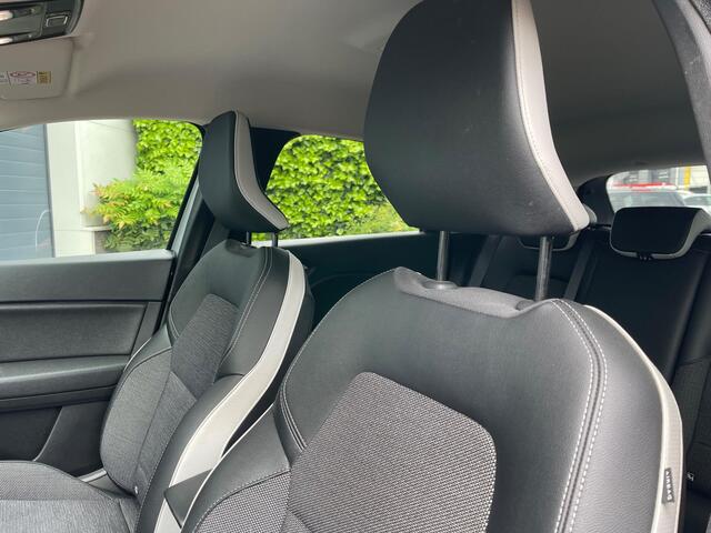 Renault Captur 1.0 TCe/ Navi/Camera/Keyless/Cruise-c/Led/Climate-c/PDC/Trekhaak/Dealer-onderhouden