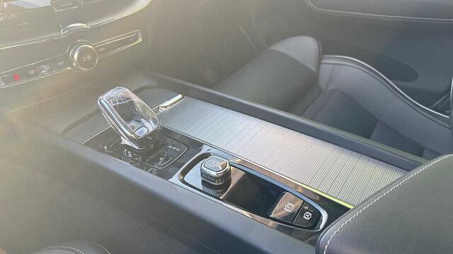 Volvo XC60 Recharge Ultimate Dark, T6 AWD Plug-in hybride 3YEAR WARRANTY