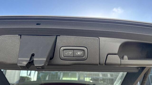 Volvo XC60 Recharge Ultimate Dark, T6 AWD Plug-in hybride 3YEAR WARRANTY