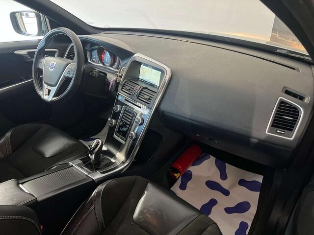 Volvo XC60 2.0d R-design CAM�RARADARS GPS CLIM BI-ZONE