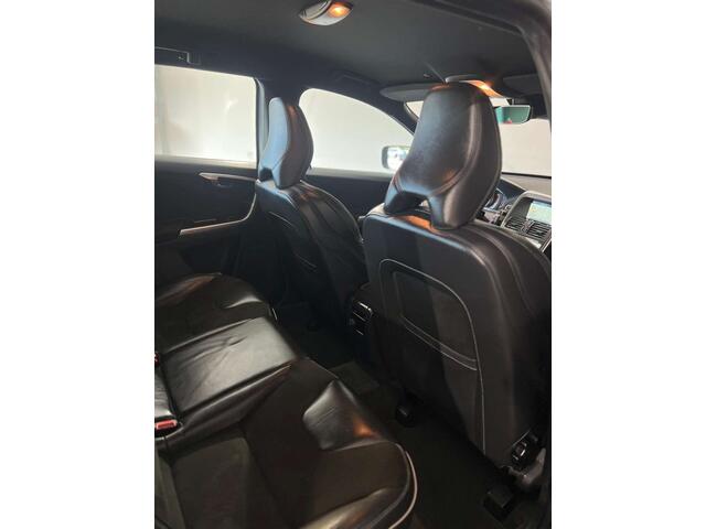 Volvo XC60 2.0d R-design CAM�RARADARS GPS CLIM BI-ZONE