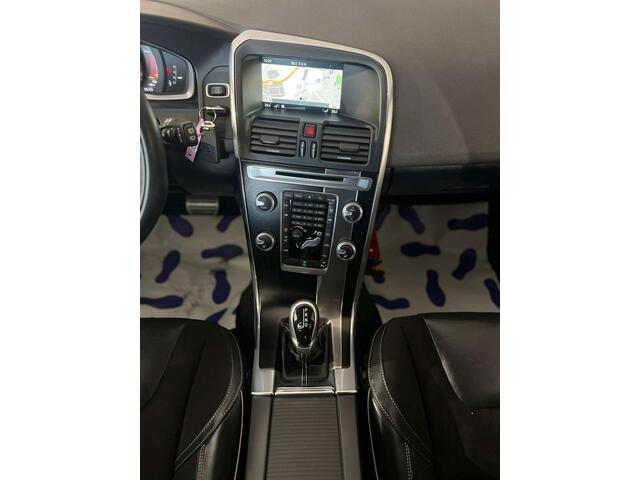 Volvo XC60 2.0d R-design CAM�RARADARS GPS CLIM BI-ZONE