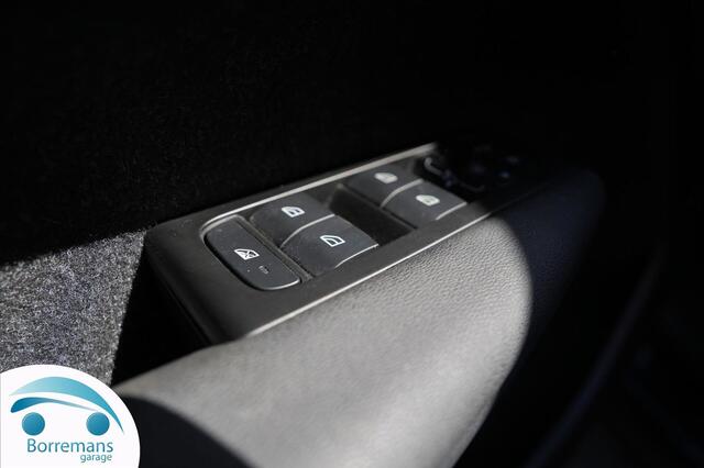 Volvo XC40 XC 40 1.5 T2 MOMENTUM CORE Carplay/navi/parkeersensoren/....