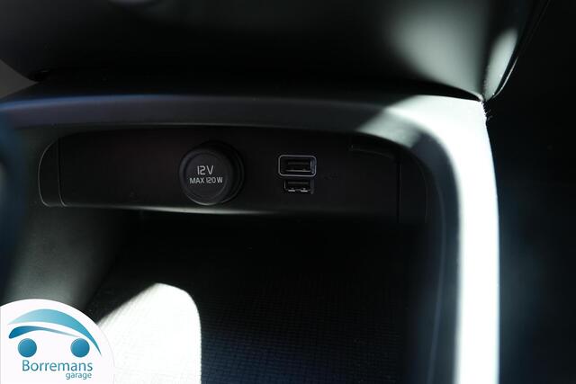Volvo XC40 XC 40 1.5 T2 MOMENTUM CORE Carplay/navi/parkeersensoren/....