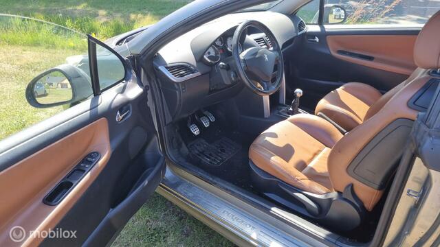 Peugeot 207 CC 1.6 VTi Roland Garros