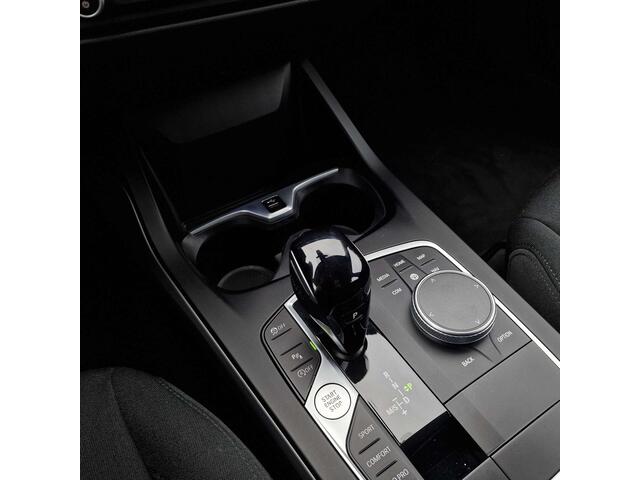 BMW 1-Serie 118 CARPLAY/LiveCockPit/NAVI/ZETELVERWARMING