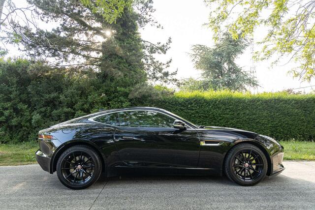 Jaguar F-Type Coup� P300 R-Dynamic  Sportuitlaat  Camera 