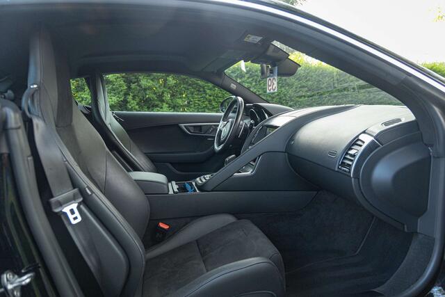 Jaguar F-Type Coup� P300 R-Dynamic  Sportuitlaat  Camera 
