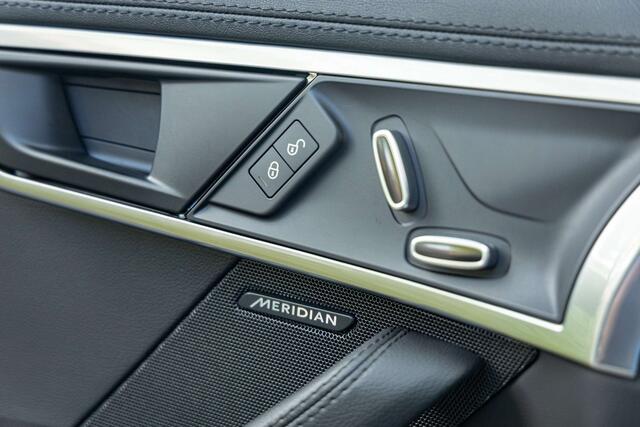 Jaguar F-Type Coup� P300 R-Dynamic  Sportuitlaat  Camera 