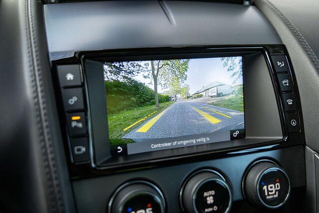 Jaguar F-Type Coup� P300 R-Dynamic  Sportuitlaat  Camera 