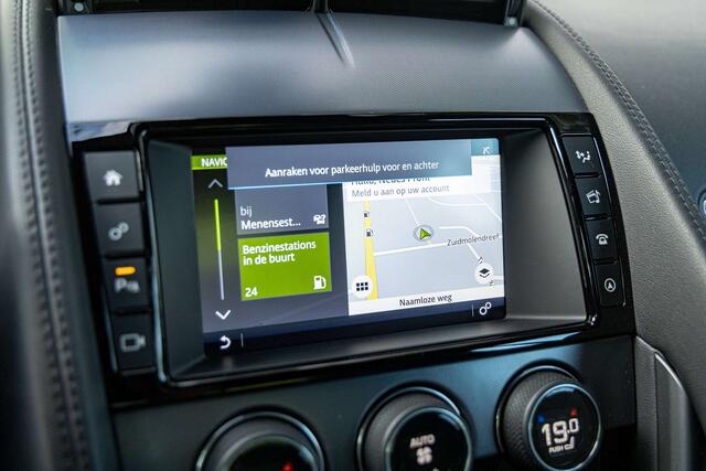 Jaguar F-Type Coup� P300 R-Dynamic  Sportuitlaat  Camera 