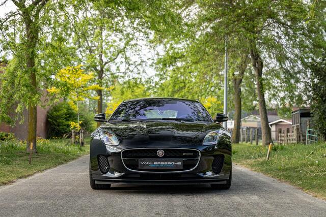 Jaguar F-Type Coup� P300 R-Dynamic  Sportuitlaat  Camera 