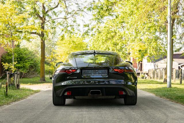 Jaguar F-Type Coup� P300 R-Dynamic  Sportuitlaat  Camera 