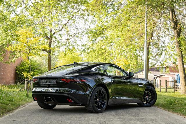 Jaguar F-Type Coup� P300 R-Dynamic  Sportuitlaat  Camera 