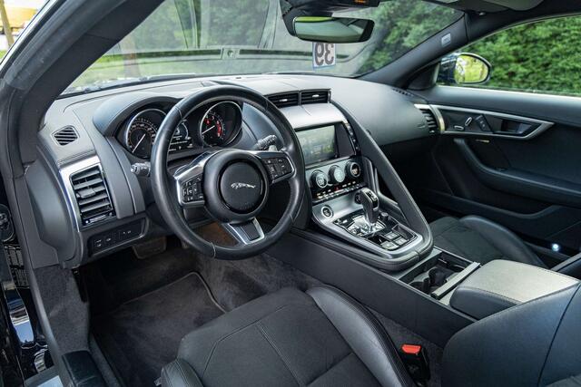 Jaguar F-Type Coup� P300 R-Dynamic  Sportuitlaat  Camera 