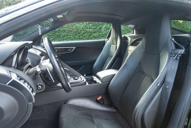 Jaguar F-Type Coup� P300 R-Dynamic  Sportuitlaat  Camera 