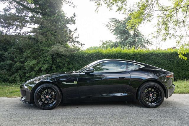Jaguar F-Type Coup� P300 R-Dynamic  Sportuitlaat  Camera 