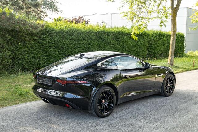 Jaguar F-Type Coup� P300 R-Dynamic  Sportuitlaat  Camera 
