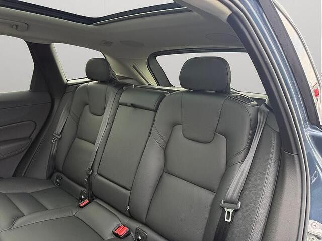 Volvo XC60 II XC60 Plus, B4 Mild-Hybrid, Benzin, Dark
