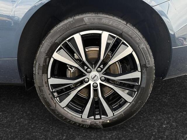 Volvo XC60 II XC60 Plus, B4 Mild-Hybrid, Benzin, Dark